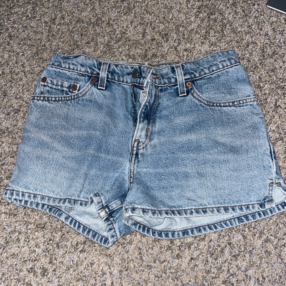 Levi’s cute shorts for juniors / women🤍